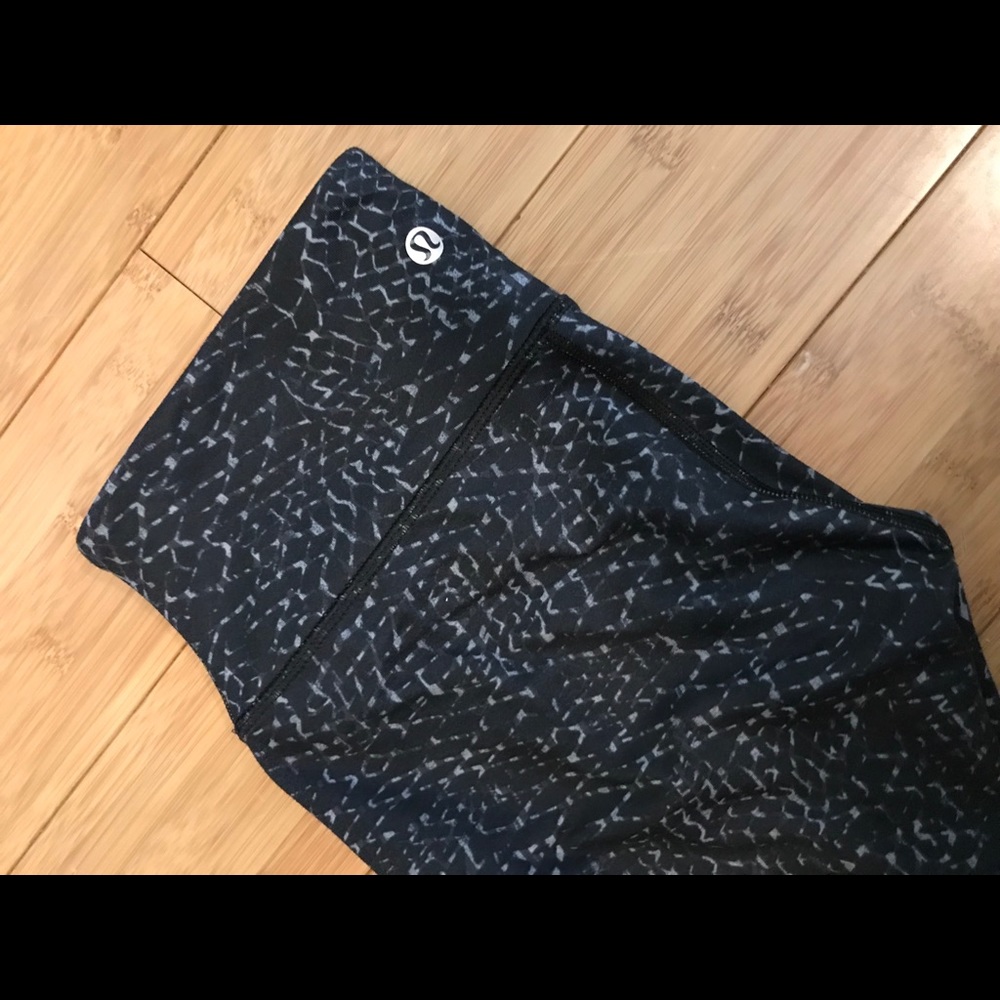 Lululemon size 6 wunder under crop (29”)